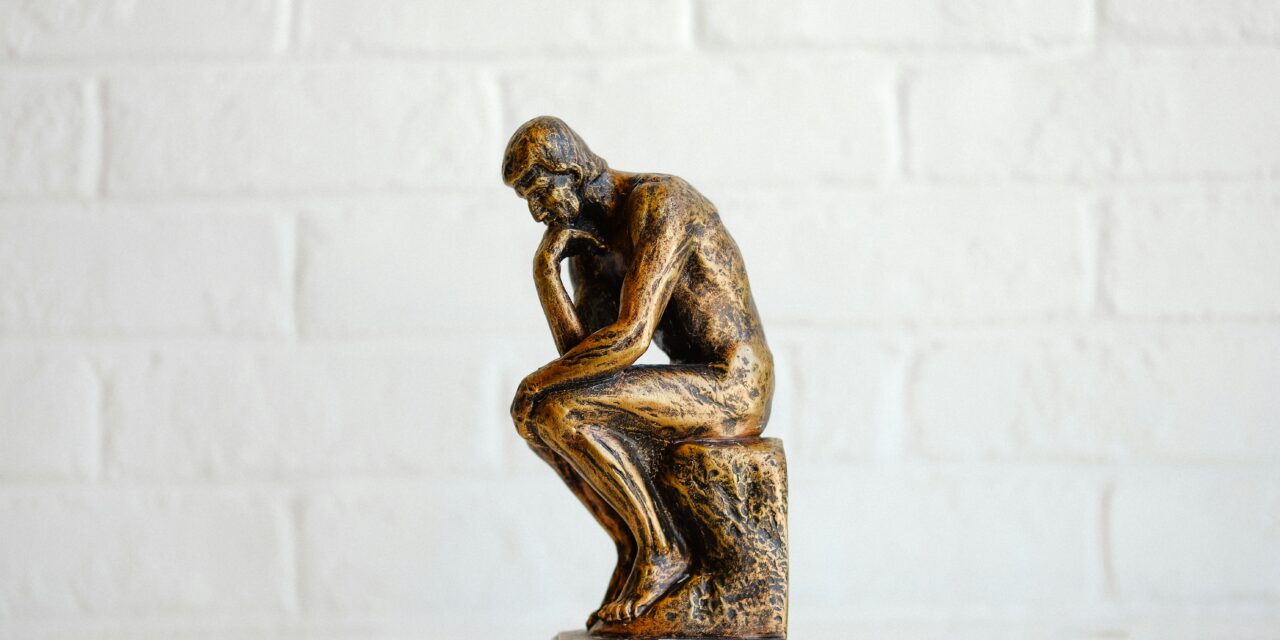 Het sociaal contract van Rousseau heeft een aantal  filosofische problemen, maar is het ook onpraktisch en in feite onmogelijk in de wereld van vandaag?