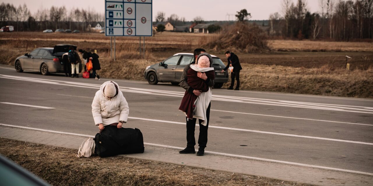 No Refuge for Climate Refugees: How International Environmental Law and Human Rights Law Can Guide Lex Specialis